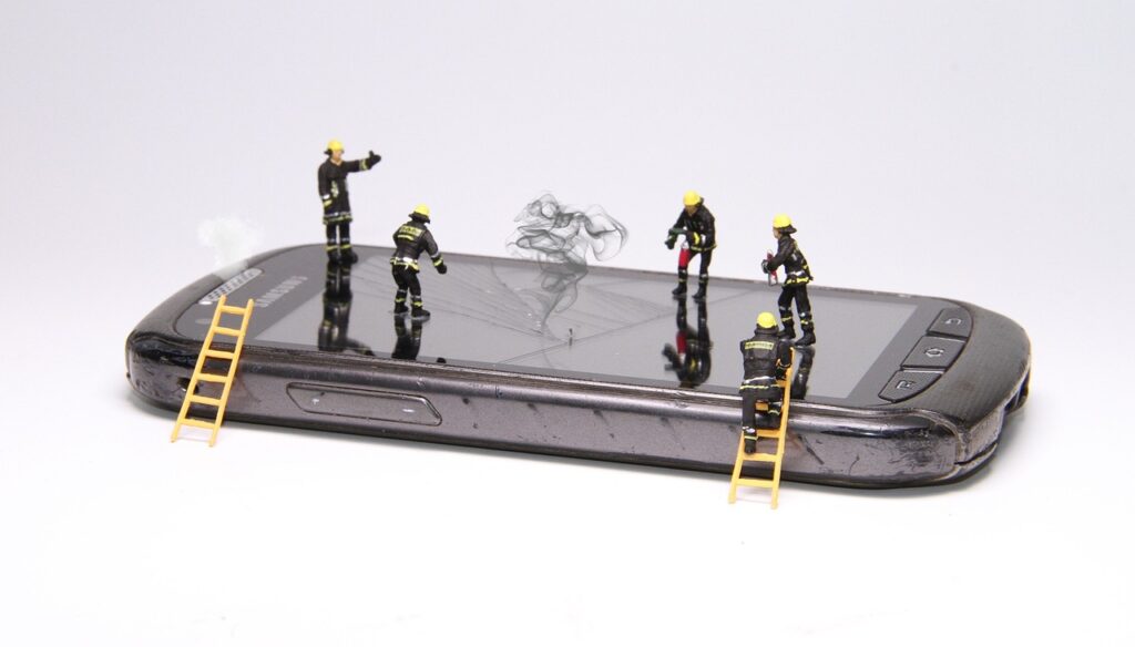 smartphone, fire fighters, miniature figures-3829512.jpg